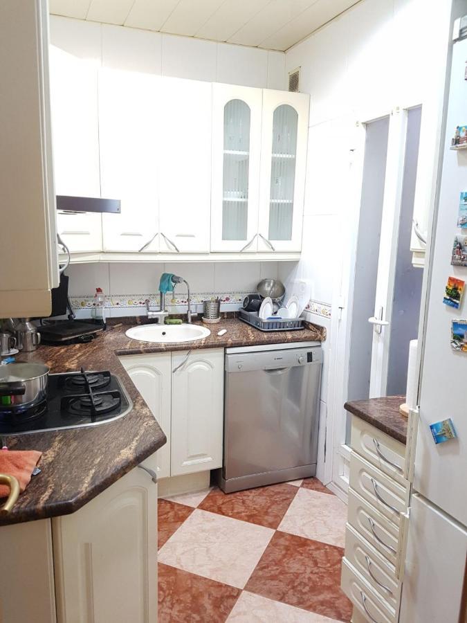 Habitacion En Piso Compartido Cerca Del Camp Nou Л'Успіталет-да-Любрагат Екстер'єр фото